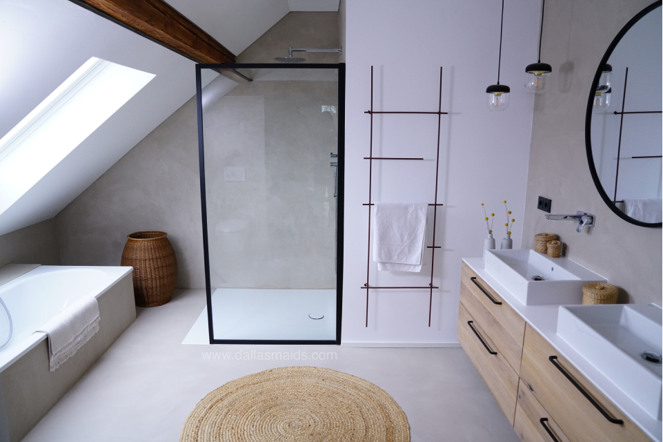 Dallas Maids - Clean Attic Bathroom