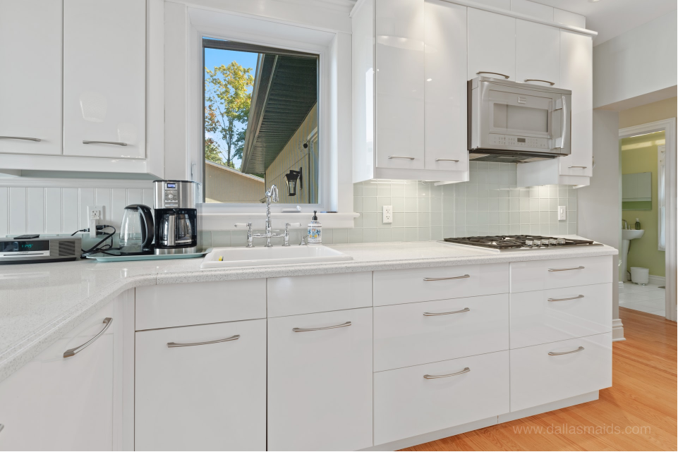 Dallas Maids - Clean White Kitchen