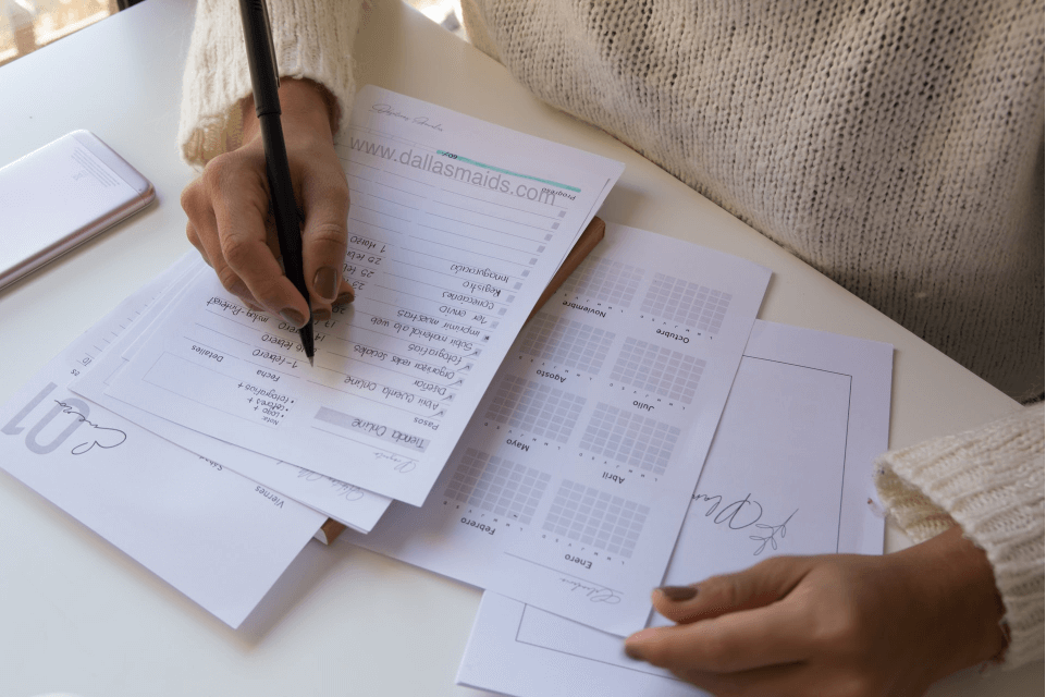 Dallas Maids - Organizing Cleaning Schedule